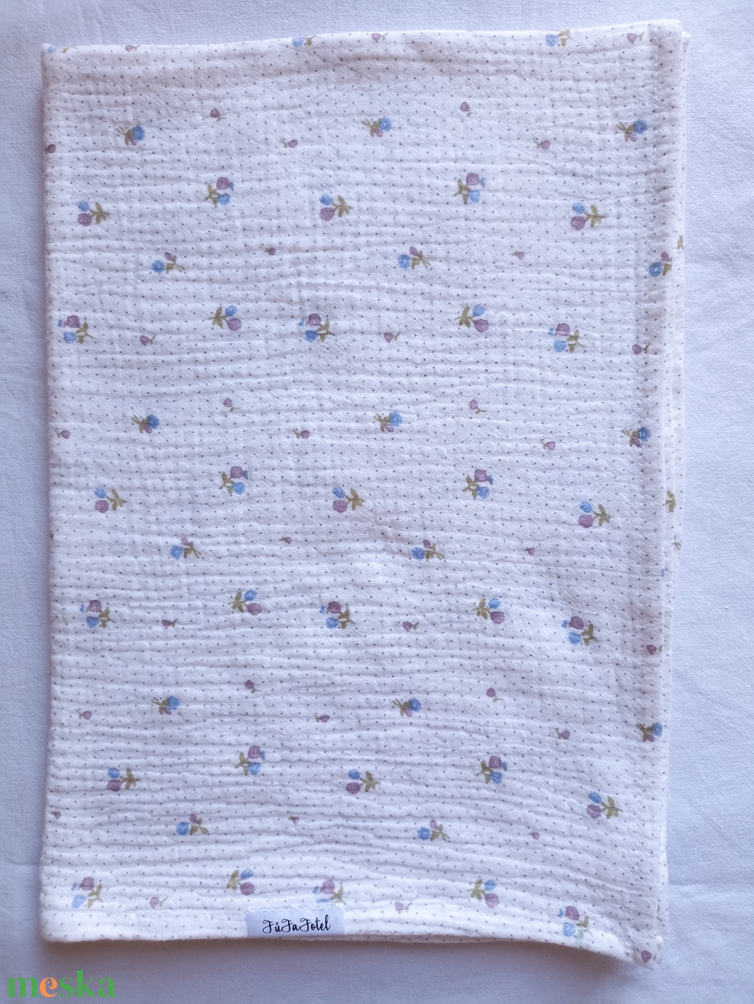 Nyári muszlin babatakaró kánikula duplagéz gyerektakaró 70x90 cm lila apróvirágos  - baba - mama - baba ágynemű - babatakaró, gyerek pléd - Meska.hu