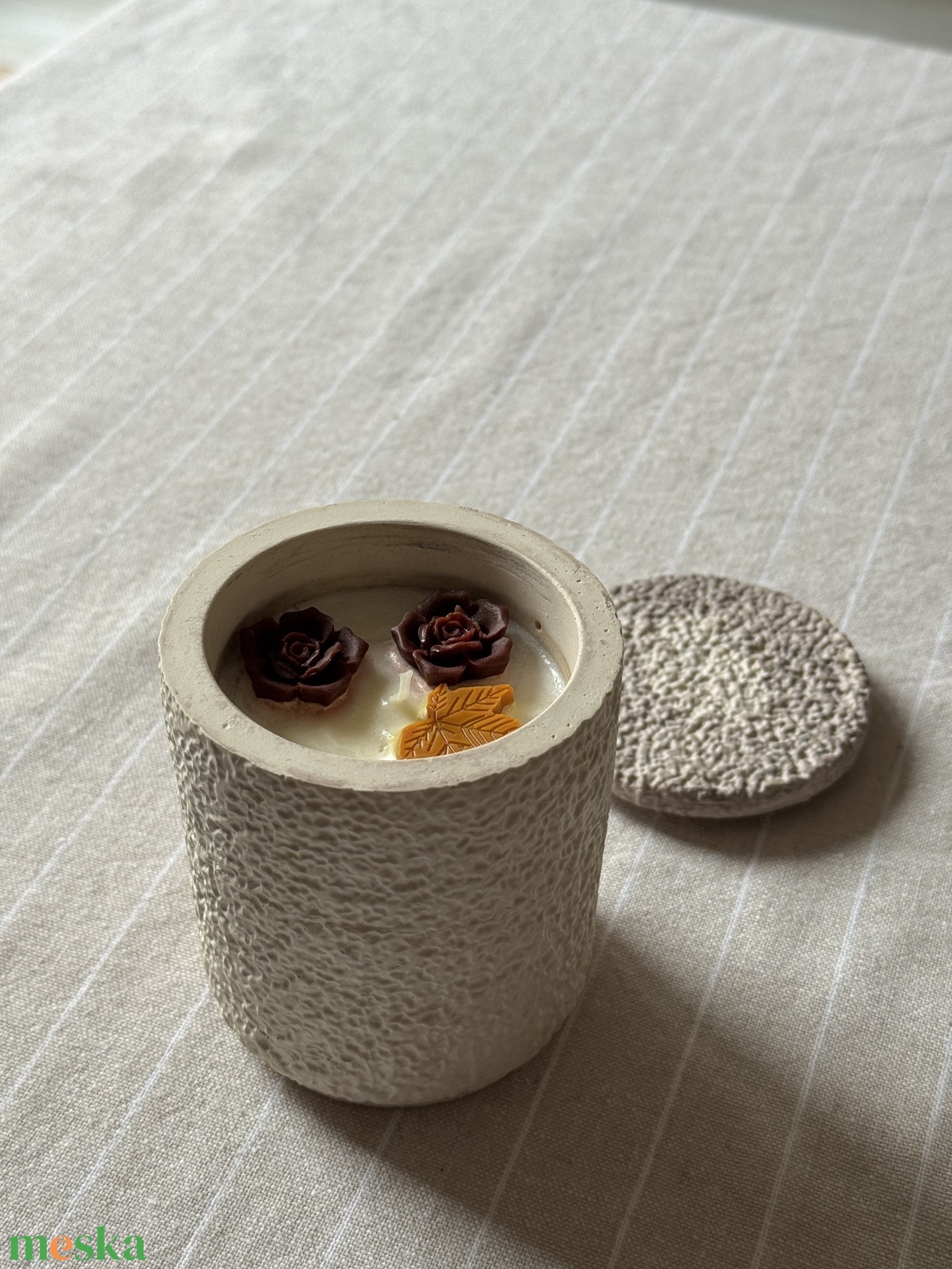 Szójaviasz gyertya karamell illattal egyedi kerámiában - esküvő - dekoráció - gyertya & gyertyatartó - Meska.hu