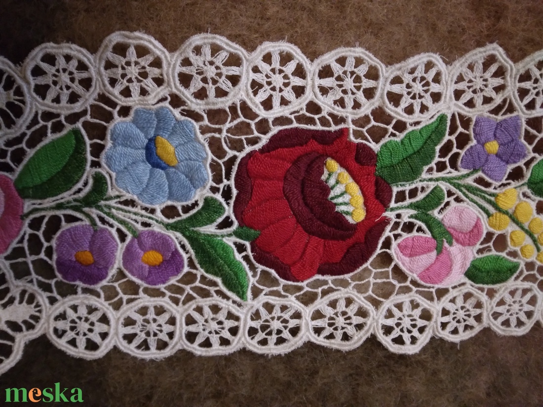 Kalocsai riseliős terítő - otthon & életmód - dekoráció - asztal és polc dekoráció - asztaldísz - Meska.hu Kalocsai riseliős terítő - otthon & életmód - dekoráció - asztal és polc dekoráció - asztaldísz - Meska.hu