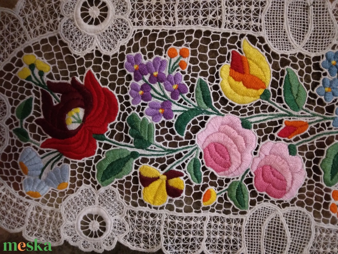 Kalocsai riseliős terítő - otthon & életmód - konyhafelszerelés, tálalás - tálalás - terítő - Meska.hu Kalocsai riseliős terítő - otthon & életmód - konyhafelszerelés, tálalás - tálalás - terítő - Meska.hu