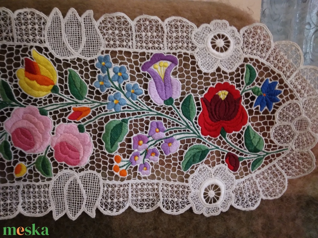 Kalocsai riseliős terítő - otthon & életmód - konyhafelszerelés, tálalás - tálalás - terítő - Meska.hu Kalocsai riseliős terítő - otthon & életmód - konyhafelszerelés, tálalás - tálalás - terítő - Meska.hu