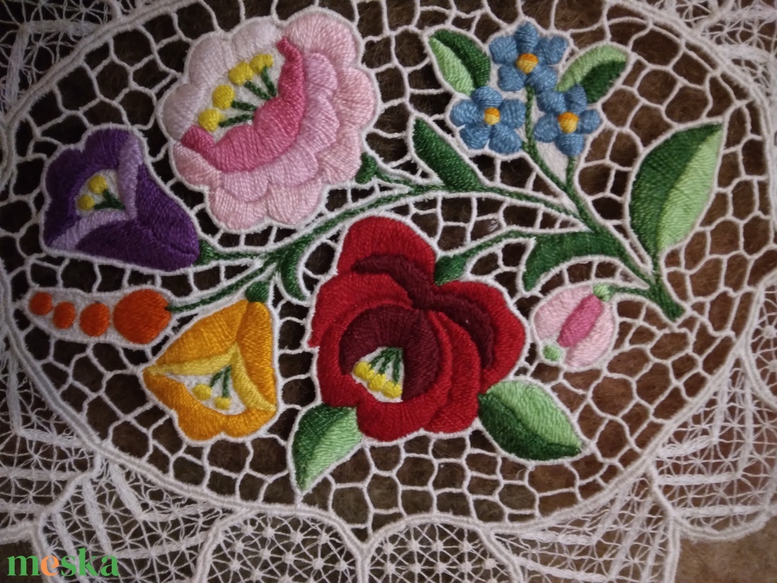 Kalocsai riseliős terítő - otthon & életmód - dekoráció - asztal és polc dekoráció - asztaldísz - Meska.hu Kalocsai riseliős terítő - otthon & életmód - dekoráció - asztal és polc dekoráció - asztaldísz - Meska.hu