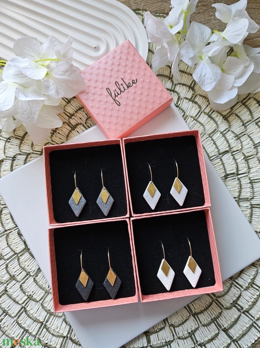 Rombusz alakú fülbevaló réz rombusz charmmal - ékszer - fülbevaló - lógó fülbevaló - Meska.hu