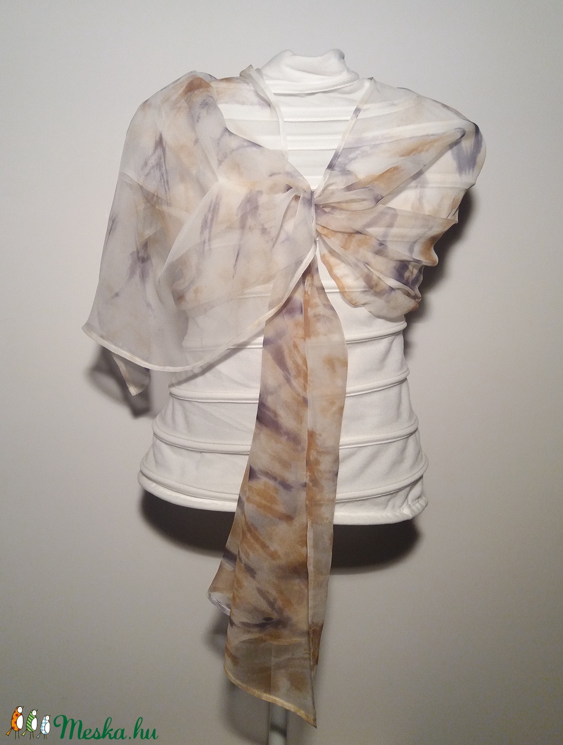 Hernyóselyem chiffon-muszlin bézs-szürke árnyalatokra - shibori technikával - festett 180 x 48 cm-es sál - ruha & divat - sál, sapka, kendő - sál - Meska.hu Hernyóselyem chiffon-muszlin bézs-szürke árnyalatokra - shibori technikával - festett 180 x 48 cm-es sál - ruha & divat - sál, sapka, kendő - sál - Meska.hu