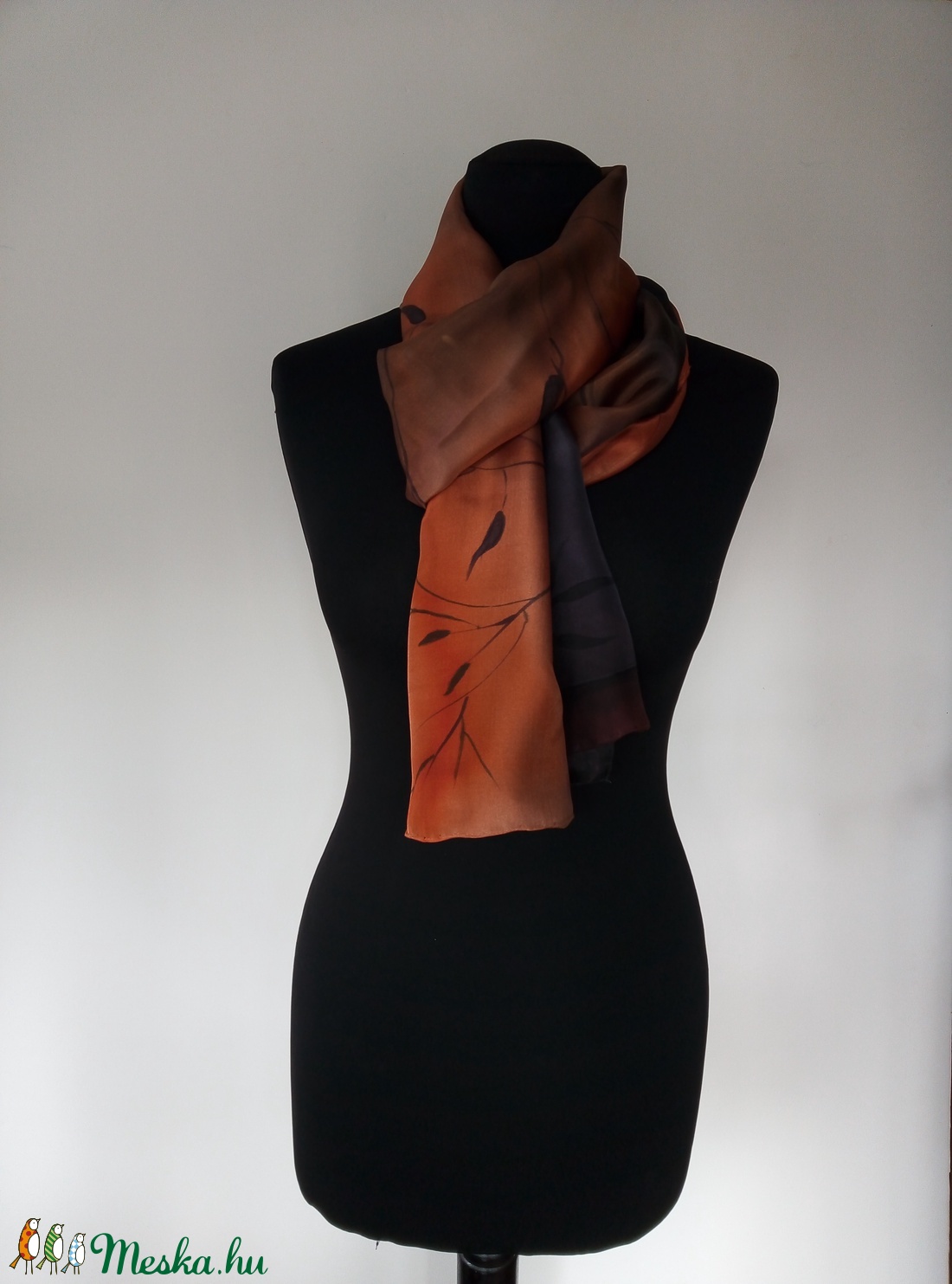 Fekete-aranybarna nagyméretű (180cmx45cm) uniszex ,  jó minőségű selyem sál - ruha & divat - sál, sapka, kendő - sál - Meska.hu