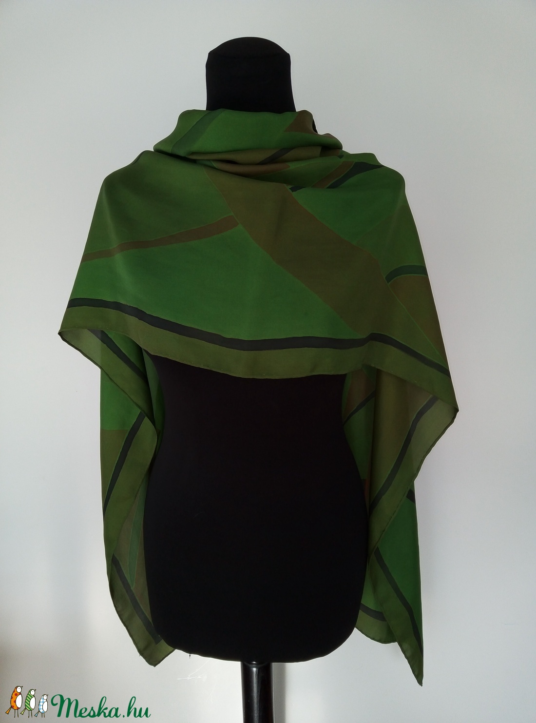 Minőségi uniszex, kiváló anyagú selyem sál - stóla zöldes árnyalatú geometrikus mintákkal. Mérete 180x56cm - ruha & divat - sál, sapka, kendő - sál - Meska.hu Minőségi uniszex, kiváló anyagú selyem sál - stóla zöldes árnyalatú geometrikus mintákkal. Mérete 180x56cm - ruha & divat - sál, sapka, kendő - sál - Meska.hu