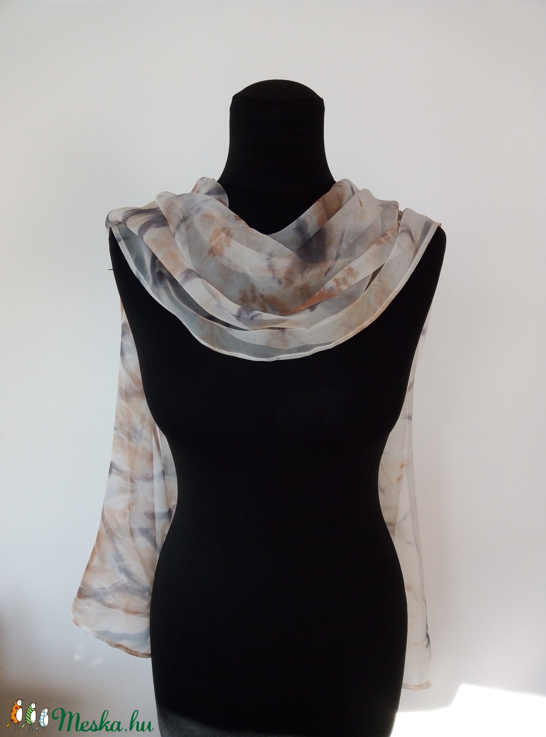 Hernyóselyem chiffon-muszlin bézs-szürke árnyalatokra - shibori technikával - festett 180 x 48 cm-es sál - ruha & divat - sál, sapka, kendő - sál - Meska.hu Hernyóselyem chiffon-muszlin bézs-szürke árnyalatokra - shibori technikával - festett 180 x 48 cm-es sál - ruha & divat - sál, sapka, kendő - sál - Meska.hu
