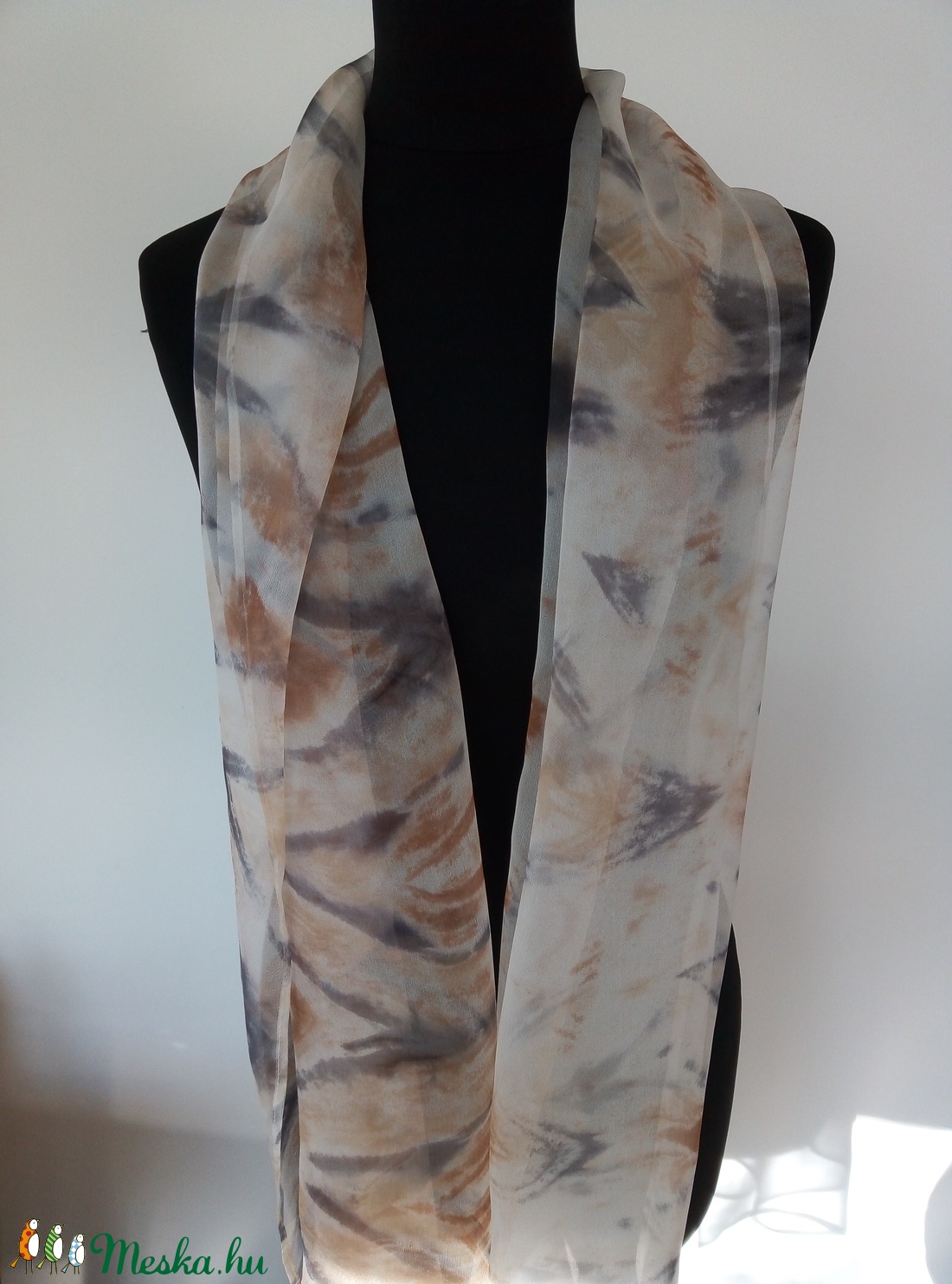 Hernyóselyem chiffon-muszlin bézs-szürke árnyalatokra - shibori technikával - festett 180 x 48 cm-es sál - ruha & divat - sál, sapka, kendő - sál - Meska.hu Hernyóselyem chiffon-muszlin bézs-szürke árnyalatokra - shibori technikával - festett 180 x 48 cm-es sál - ruha & divat - sál, sapka, kendő - sál - Meska.hu