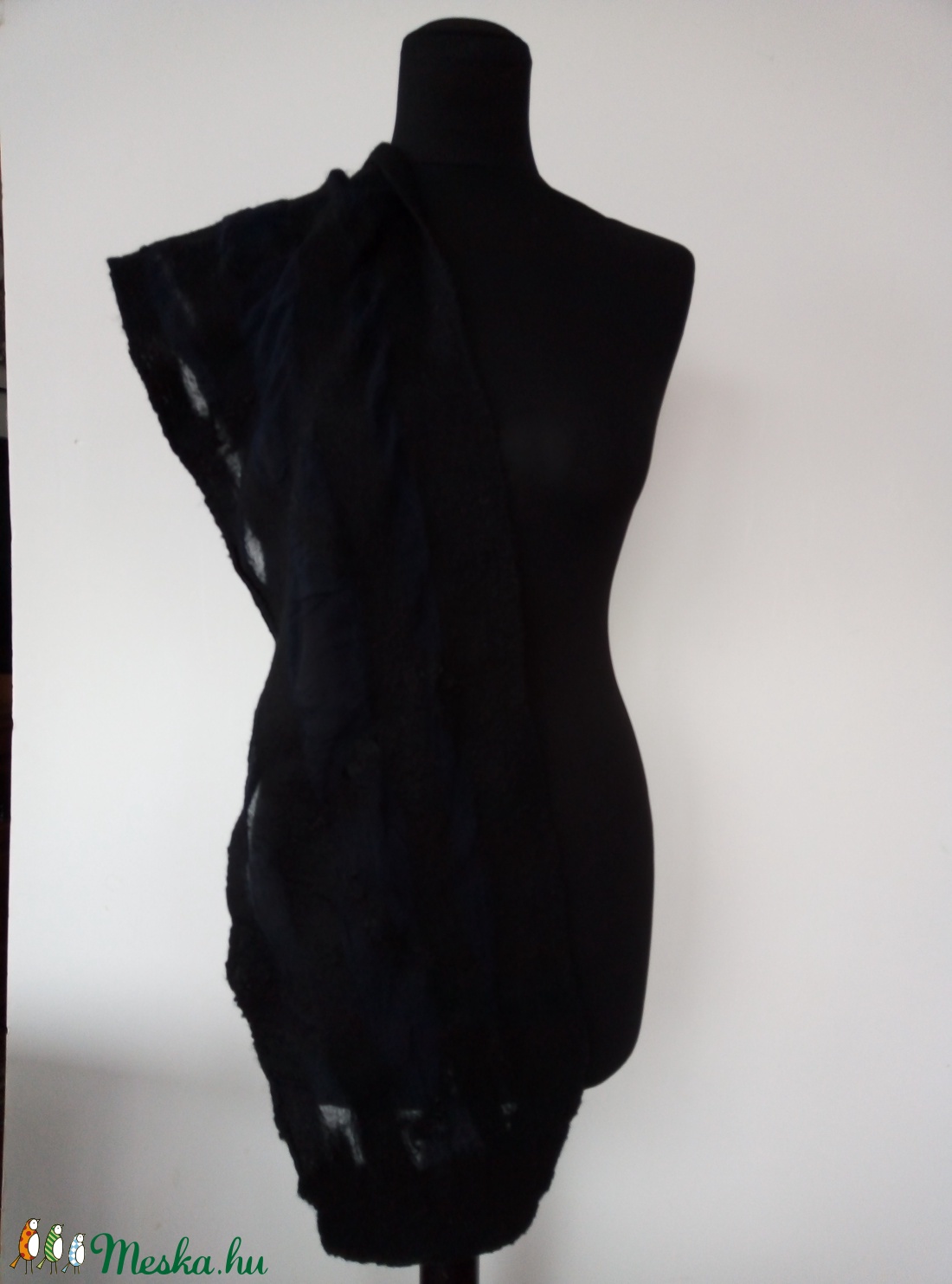 fekete selymen  fekete gyapjú  mintás sál - ruha & divat - sál, sapka, kendő - sál - Meska.hu