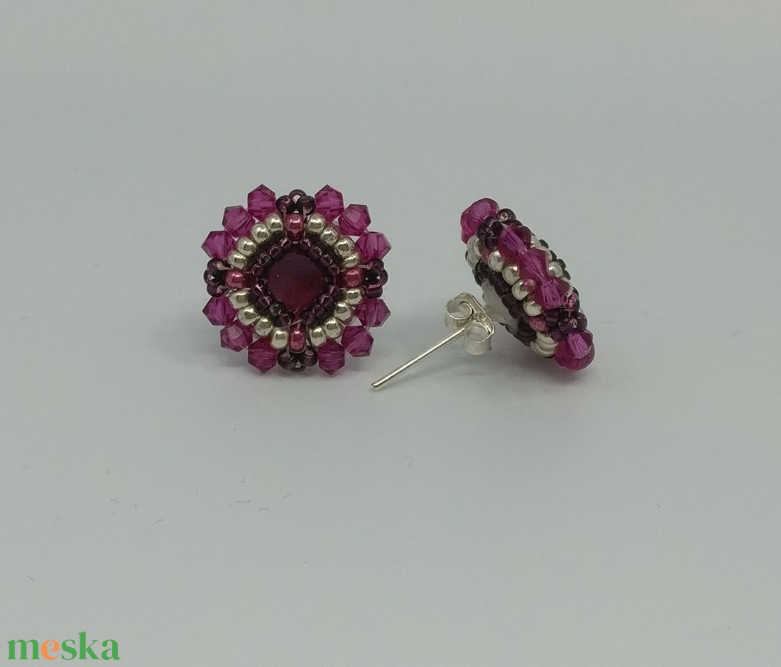 Virágos bedugós swarovski fülbevaló (lila) - ékszer - fülbevaló - pötty fülbevaló - Meska.hu