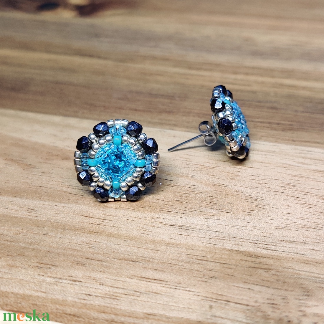 Virágos bedugós fülbevaló, kék - ékszer - fülbevaló - pötty fülbevaló - Meska.hu