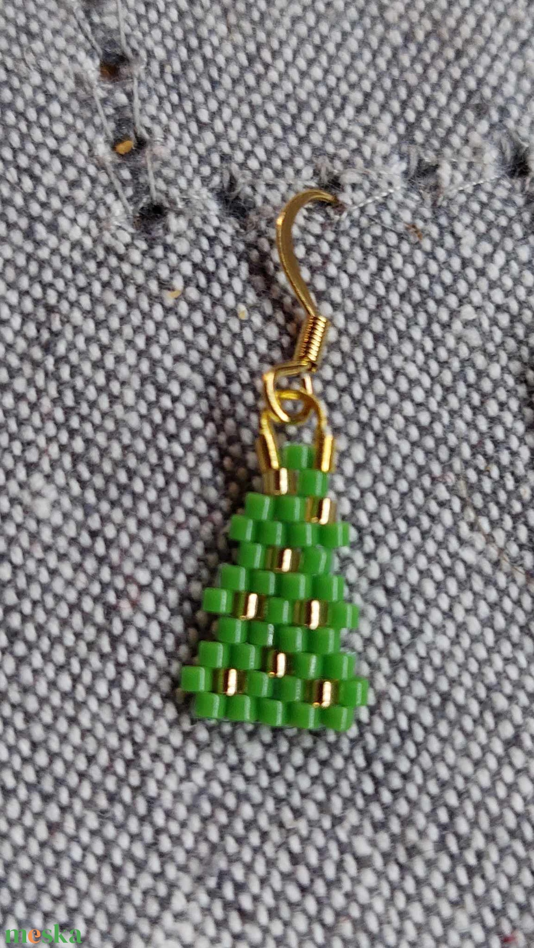 Karácsonyi móka - fenyő mini füli arany dísszel - ékszer - fülbevaló - lógó fülbevaló - Meska.hu