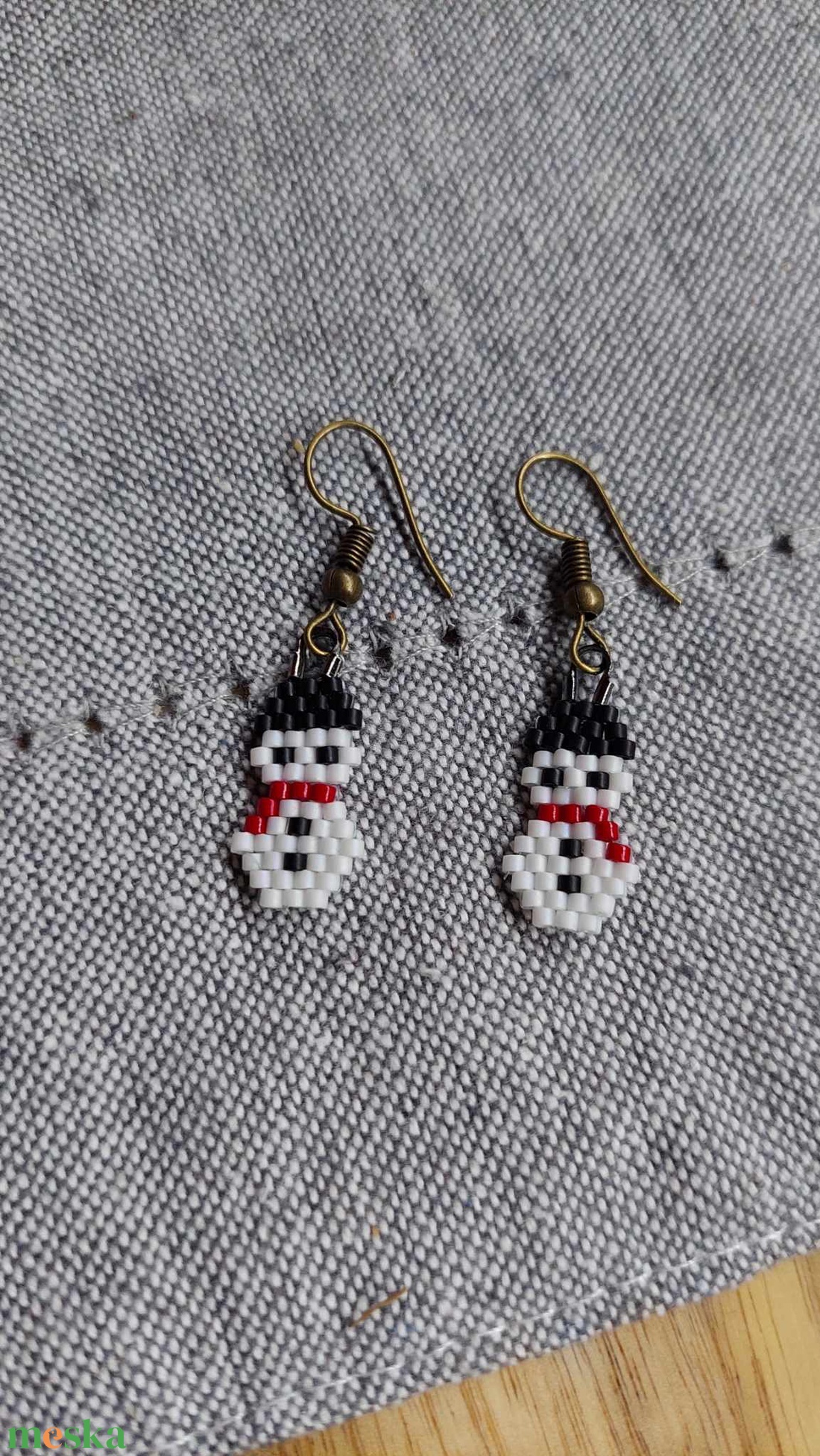 Karácsonyi móka - HÓEMBER mini fülbevaló - ékszer - fülbevaló - lógó fülbevaló - Meska.hu