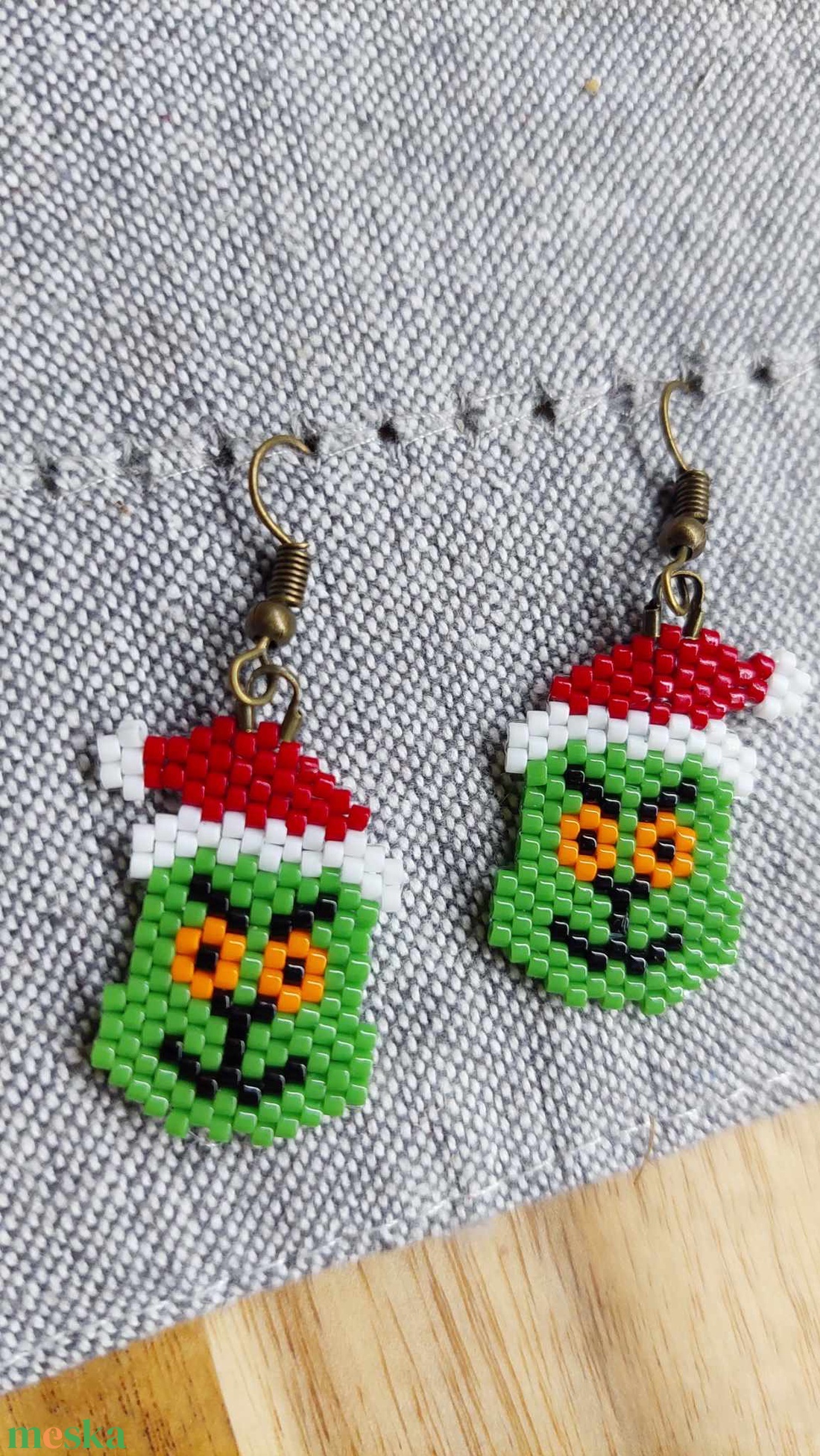 Karácsonyi móka - GRINCS mini fülbevaló - ékszer - fülbevaló - lógó fülbevaló - Meska.hu