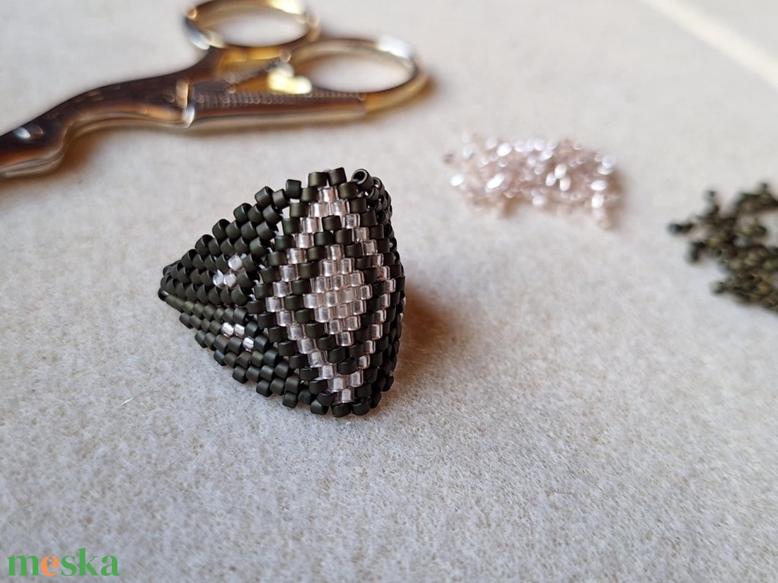 Rombusz gyűrű - ékszer - gyűrű - gyöngyös gyűrű - Meska.hu