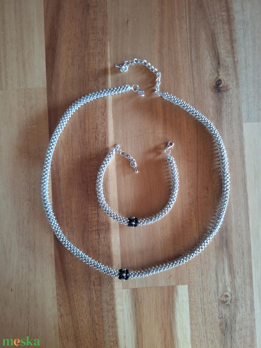 Ezüst színű herringbone szett (nyaklánc és karkötő) - ékszer - ékszerszett - Meska.hu
