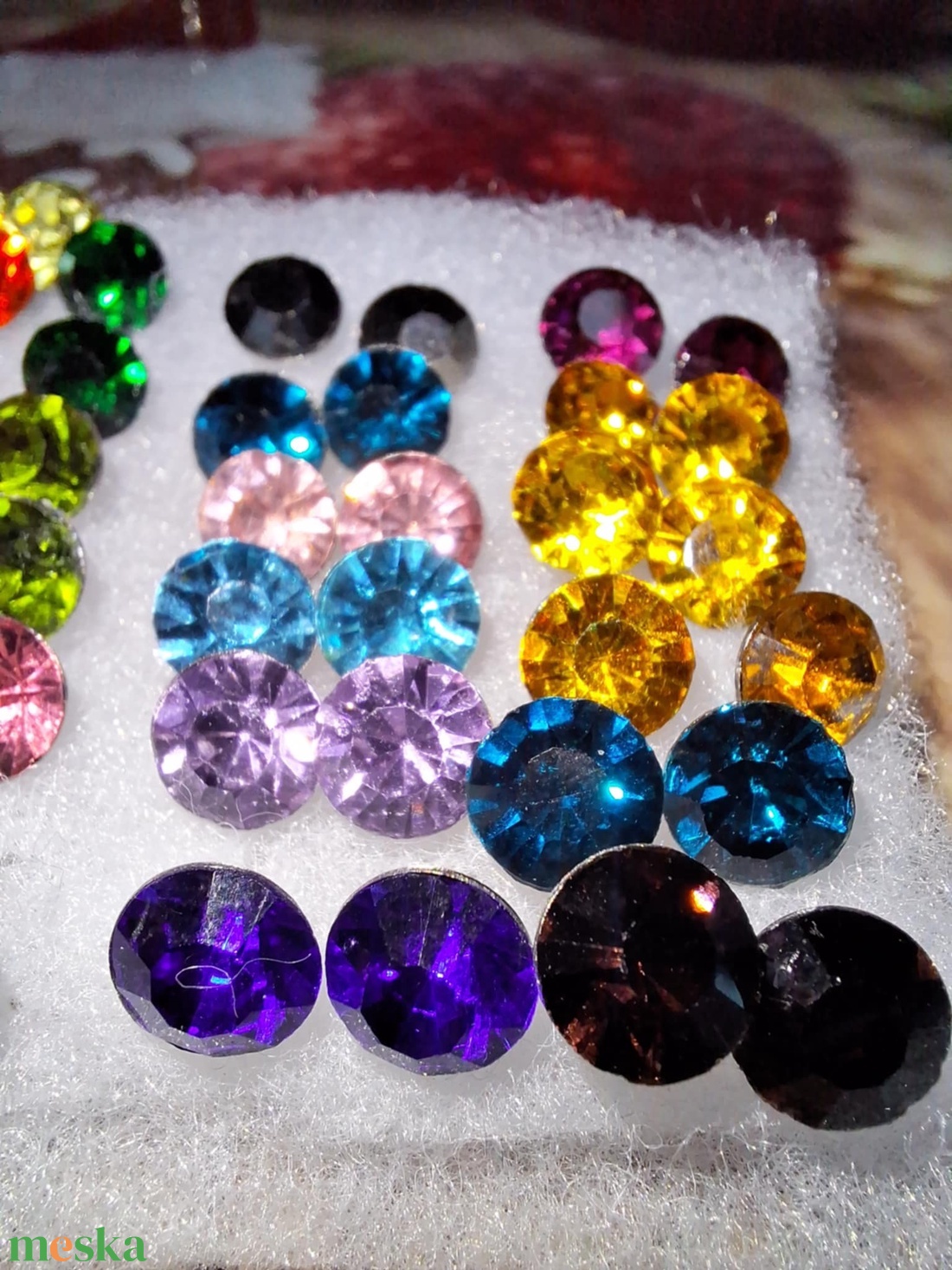 Színes pötty fülbevaló - ékszer - fülbevaló - pötty fülbevaló - Meska.hu