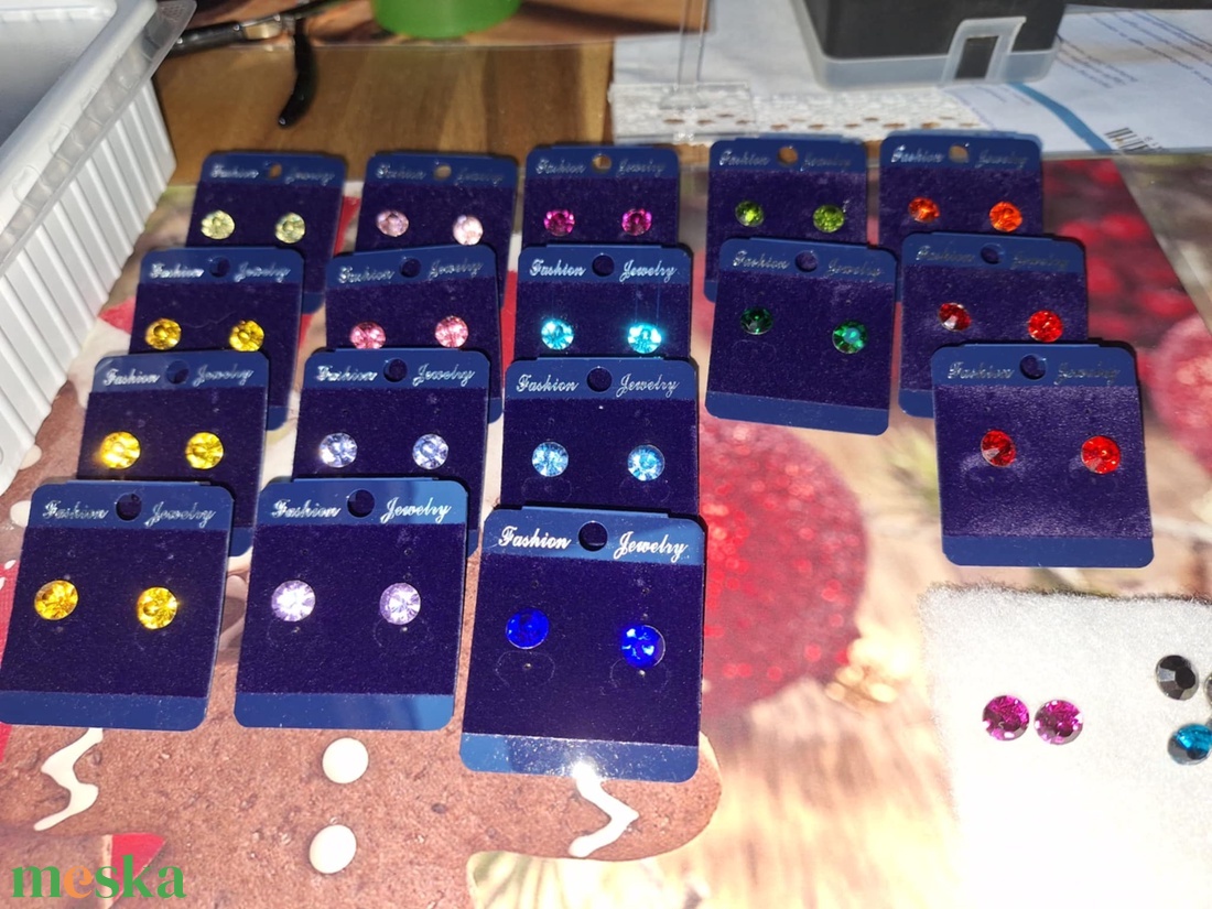 Színes pötty fülbevaló - ékszer - fülbevaló - pötty fülbevaló - Meska.hu