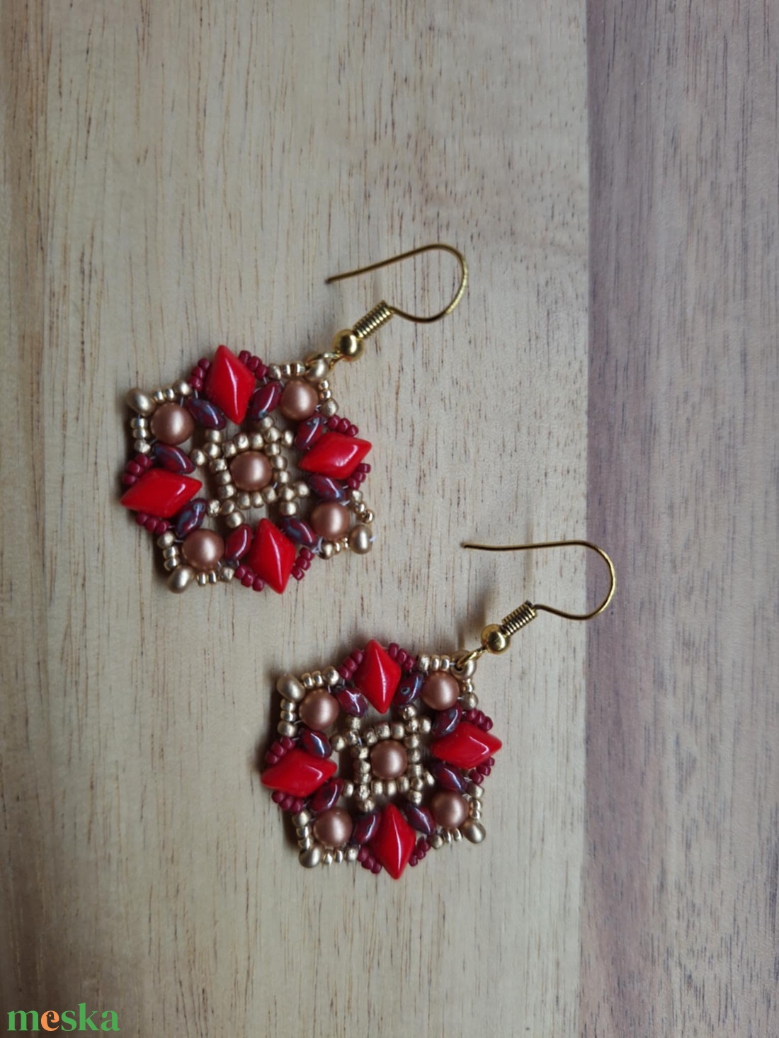 Elegáns csipkés fülbevaló (piros-arany) - ékszer - fülbevaló - lógó fülbevaló - Meska.hu