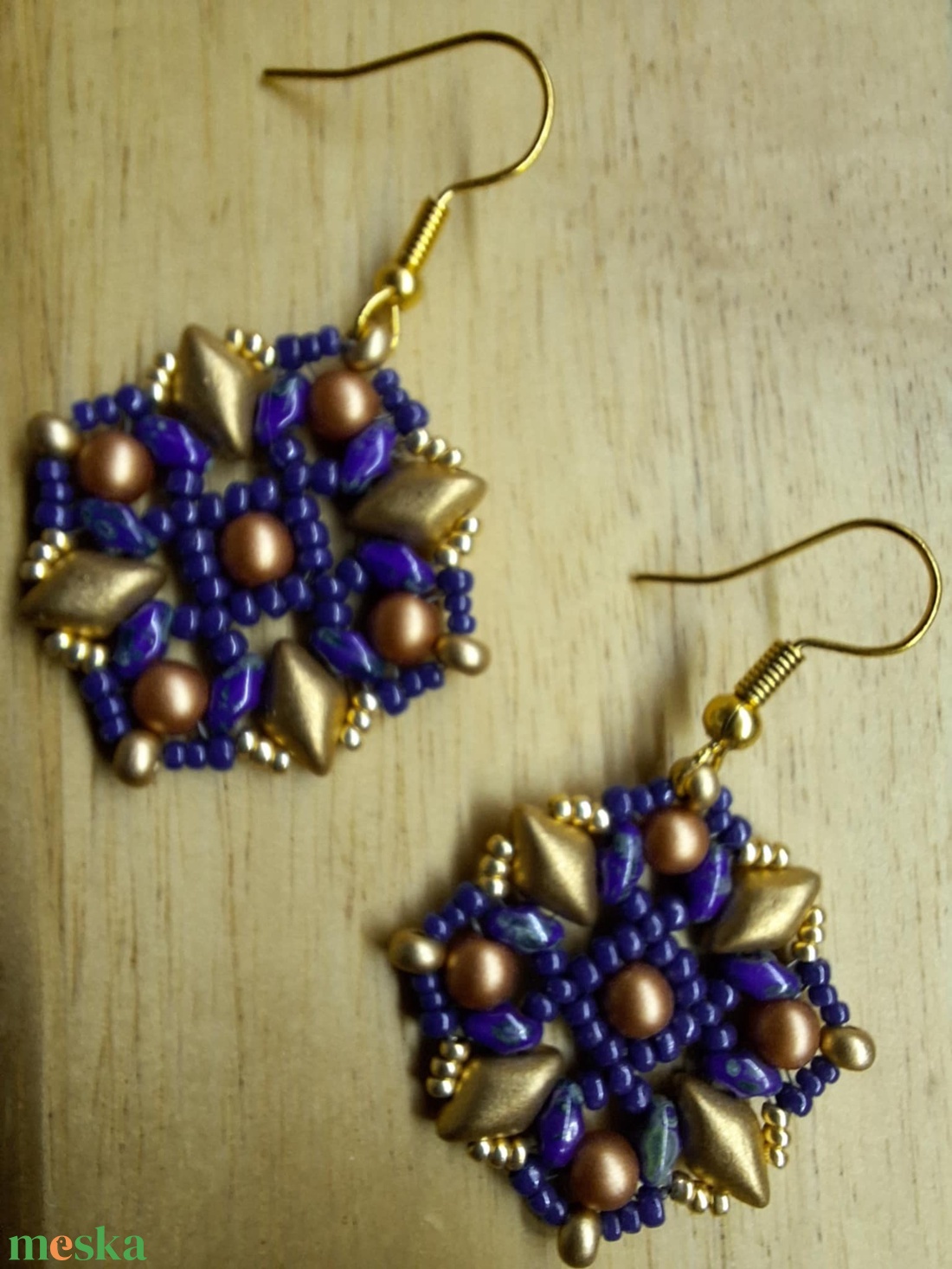 Elegáns csipkés fülbevaló (kék-arany) - ékszer - fülbevaló - lógó fülbevaló - Meska.hu