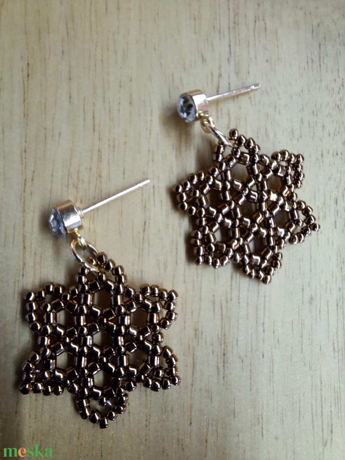 Kisvirágos fülbevaló (arany) - ékszer - fülbevaló - lógó fülbevaló - Meska.hu