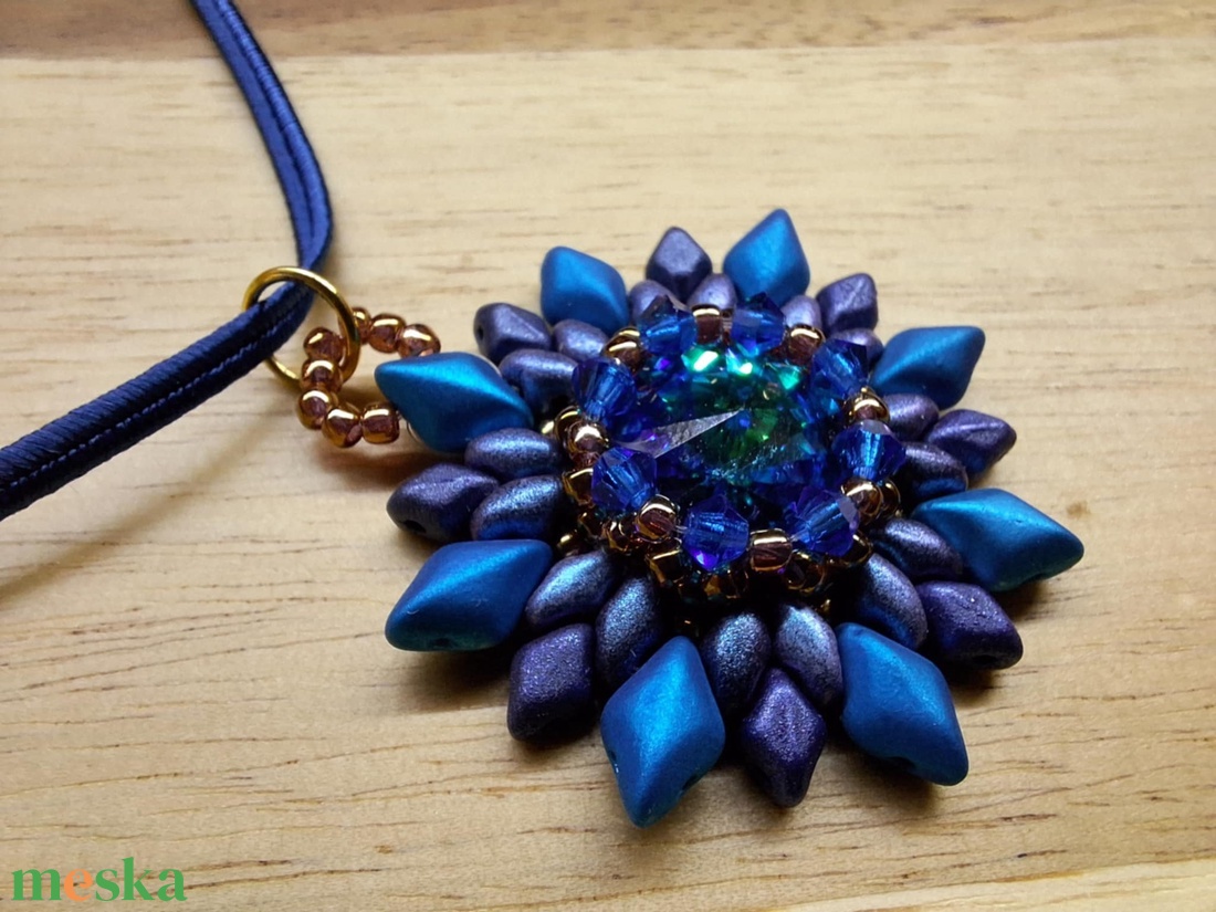 Havasi gyopár medál (kék) - ékszer - nyaklánc - medál - Meska.hu