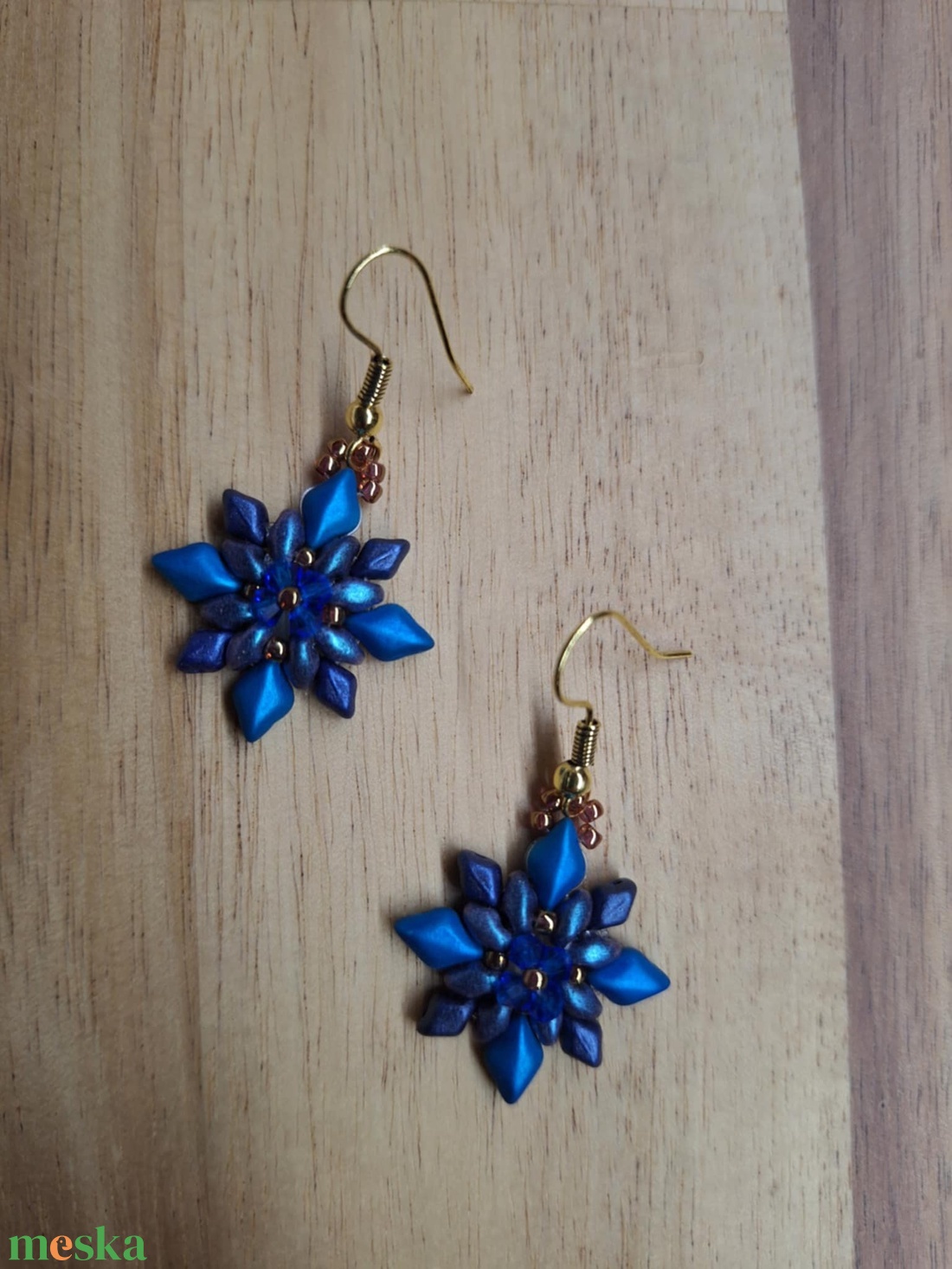 Havasi gyopár fülbevaló (kék) - ékszer - fülbevaló - lógó fülbevaló - Meska.hu