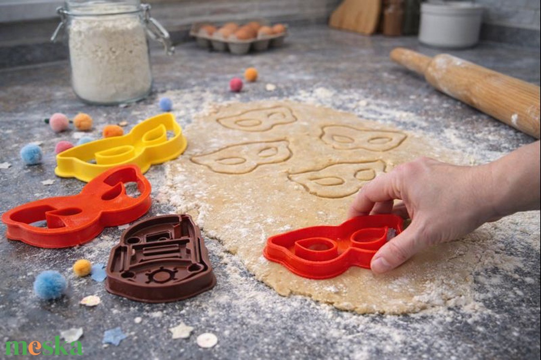 Farsangi Sütikiszúrók 3D - otthon & életmód - konyhafelszerelés, tálalás - sütés, főzés - sütikiszúró - Meska.hu
