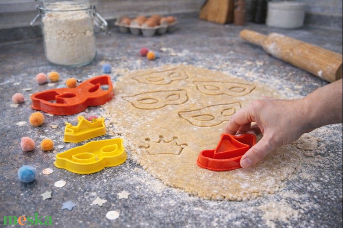 Farsangi Sütikiszúrók 3D - otthon & életmód - konyhafelszerelés, tálalás - sütés, főzés - sütikiszúró - Meska.hu