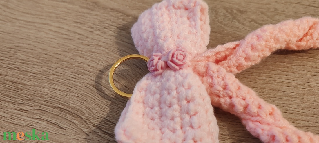 Masni Horgolt kulcstartó - ruha & divat - sál, sapka, kendő - kesztyű - Meska.hu