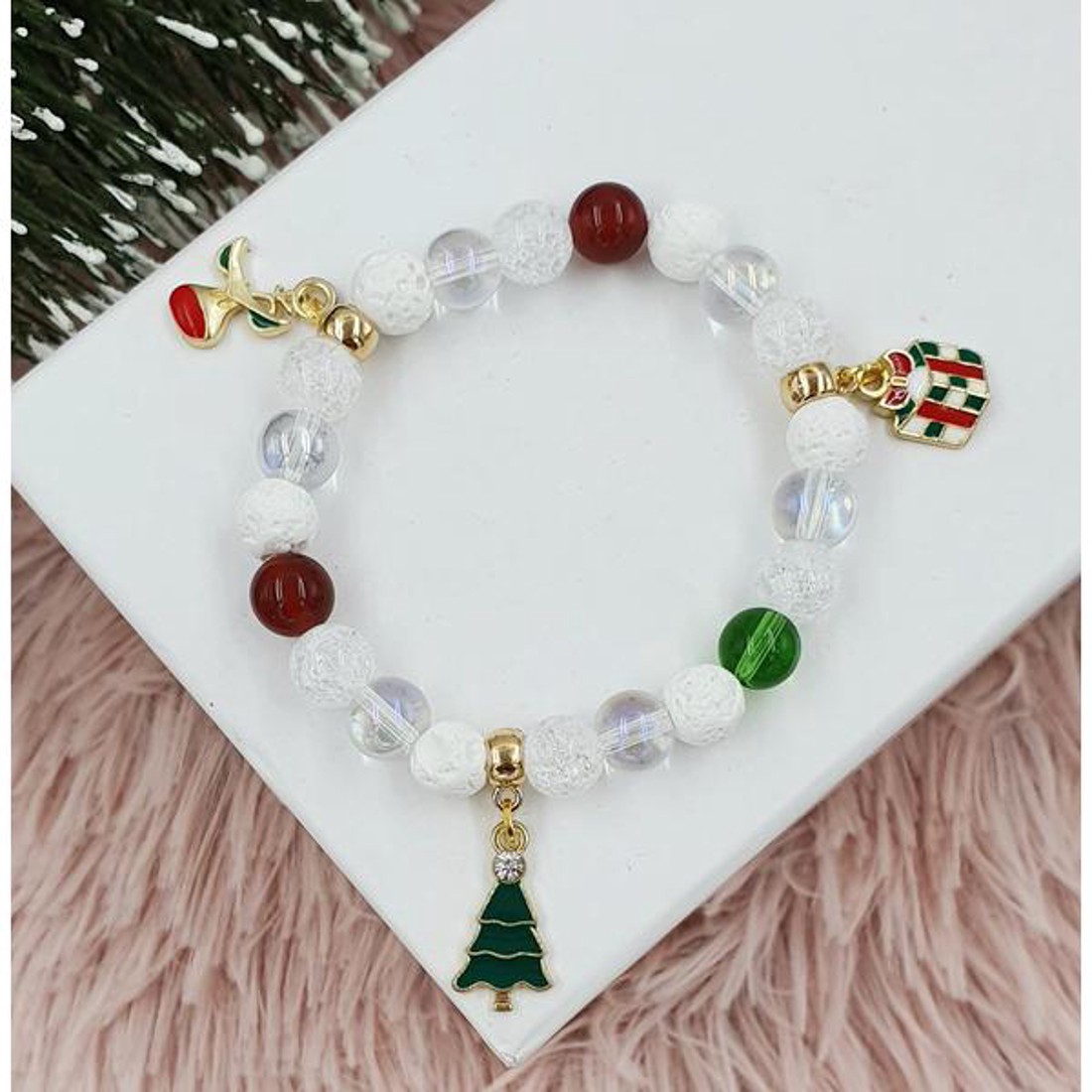 Karácsonyi charm ásványkarkötő - ékszer - karkötő - gyöngyös karkötő - Meska.hu