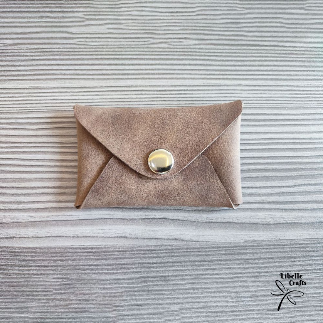 Világos barna egyfakkos kártyatartó - táska & tok - pénztárca & más tok - kártyatartó & irattartó - Meska.hu