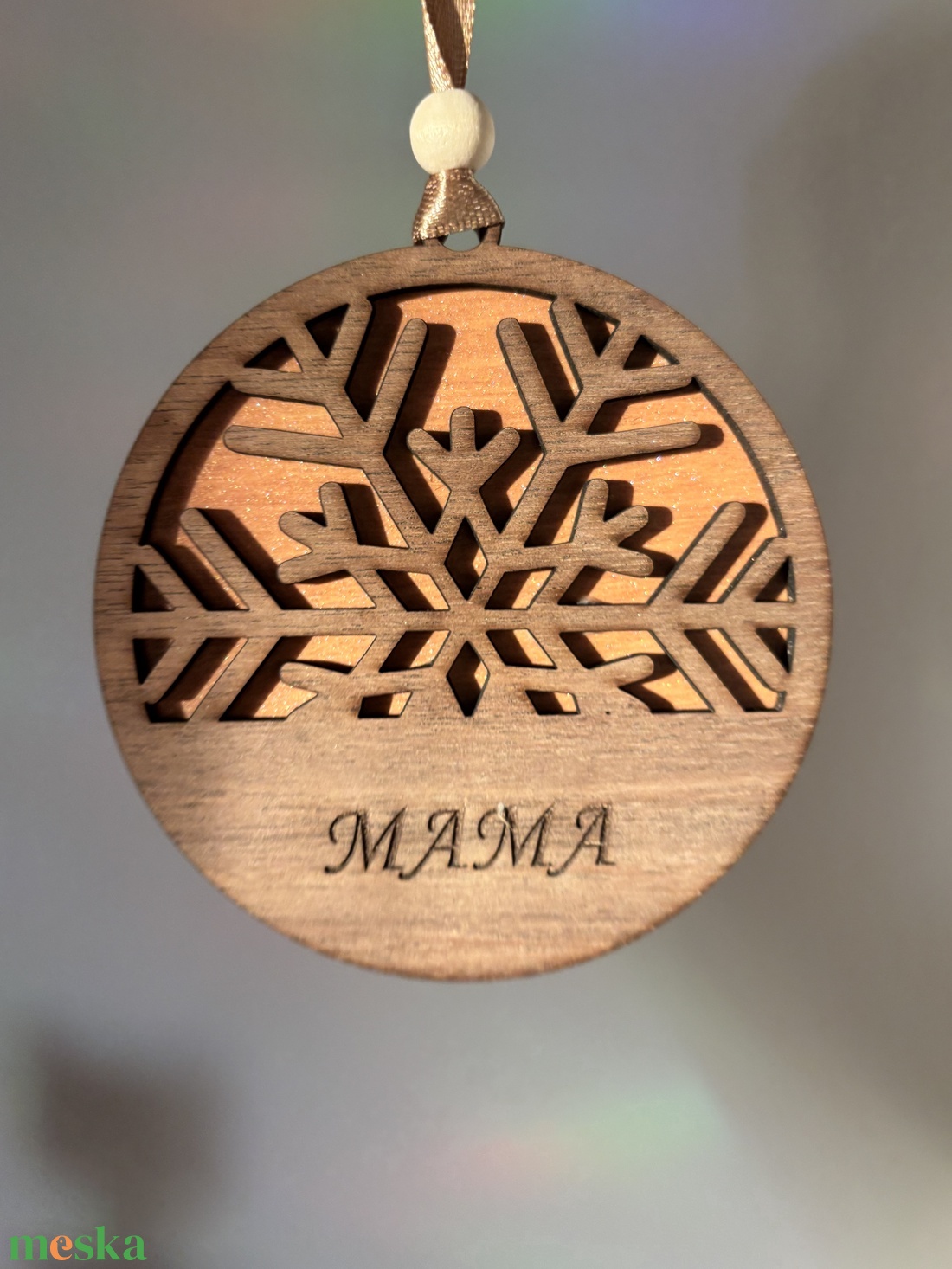 Gravírozott hópehely dísz névvel - karácsony - karácsonyi lakásdekoráció - karácsonyfadíszek - Meska.hu