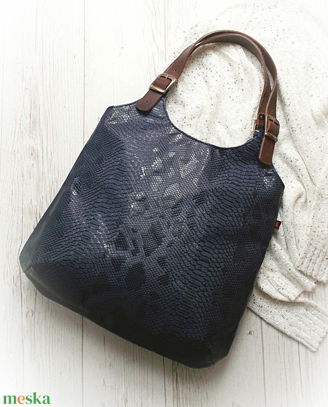 Íves válltáska,fekete valódi bőr pántokkal  - táska & tok - kézitáska & válltáska - nagy pakolós táska - Meska.hu