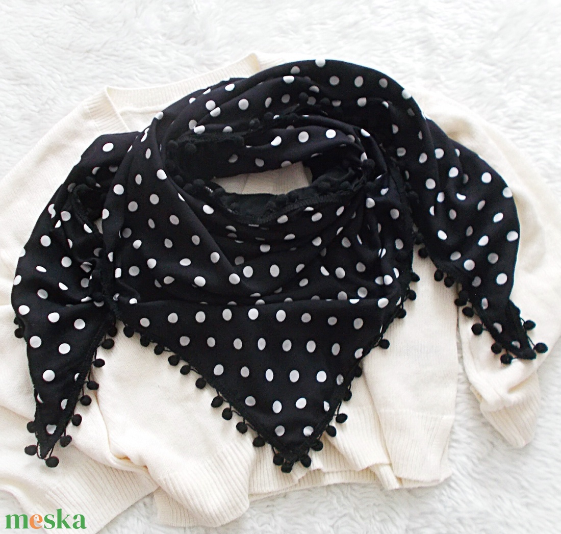 Fekete-fehér pöttyös óriás puha kendő - ruha & divat - sál, sapka, kendő - kendő - Meska.hu
