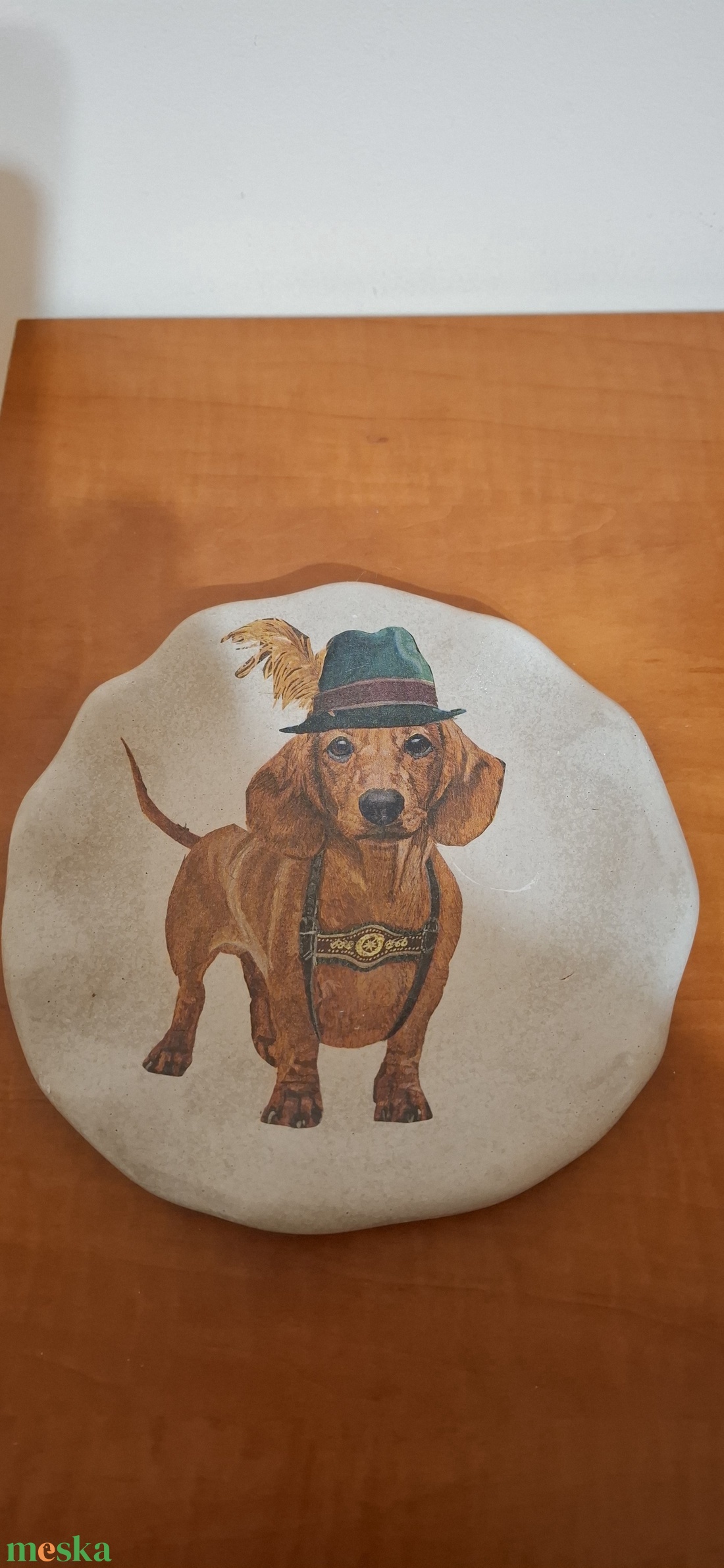 Beton tányér- tacskó - otthon & életmód - dekoráció - fali és függő dekoráció - falra akasztható dekor - Meska.hu