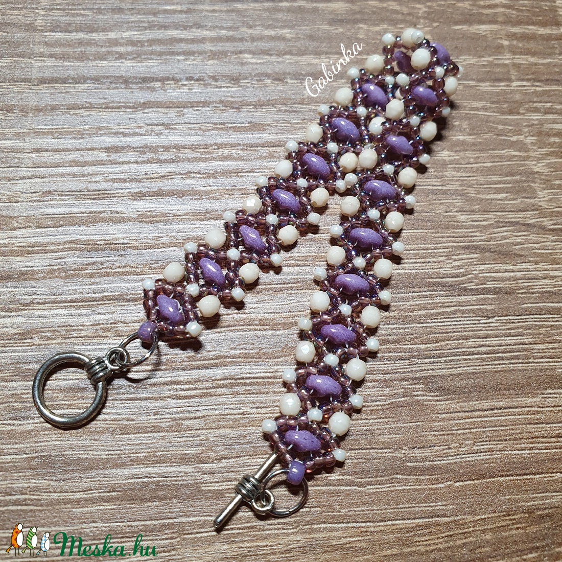 Lila - bézs karkötő - ékszer - karkötő - gyöngyös karkötő - Meska.hu