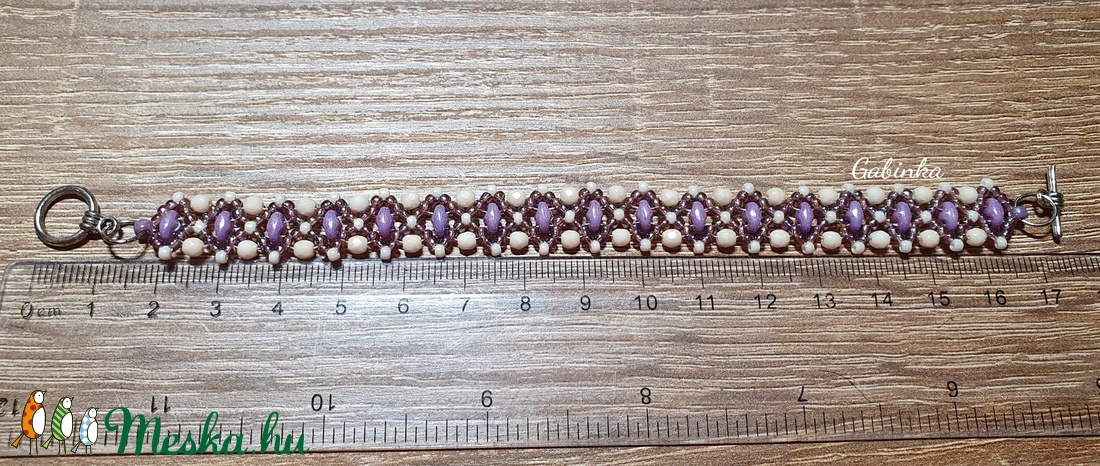 Lila - bézs karkötő - ékszer - karkötő - gyöngyös karkötő - Meska.hu