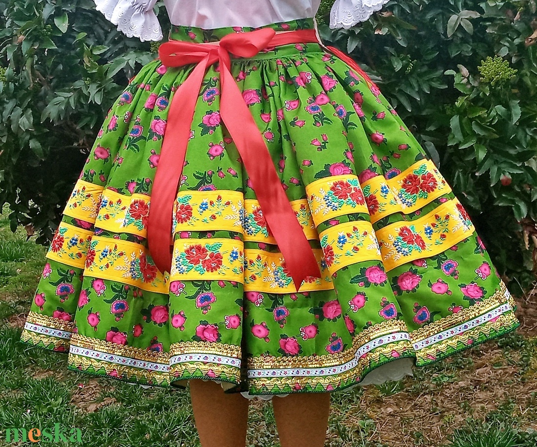 Sárközi láyka szoknya köténnyel - ruha & divat - gyerekruha - szoknya - Meska.hu