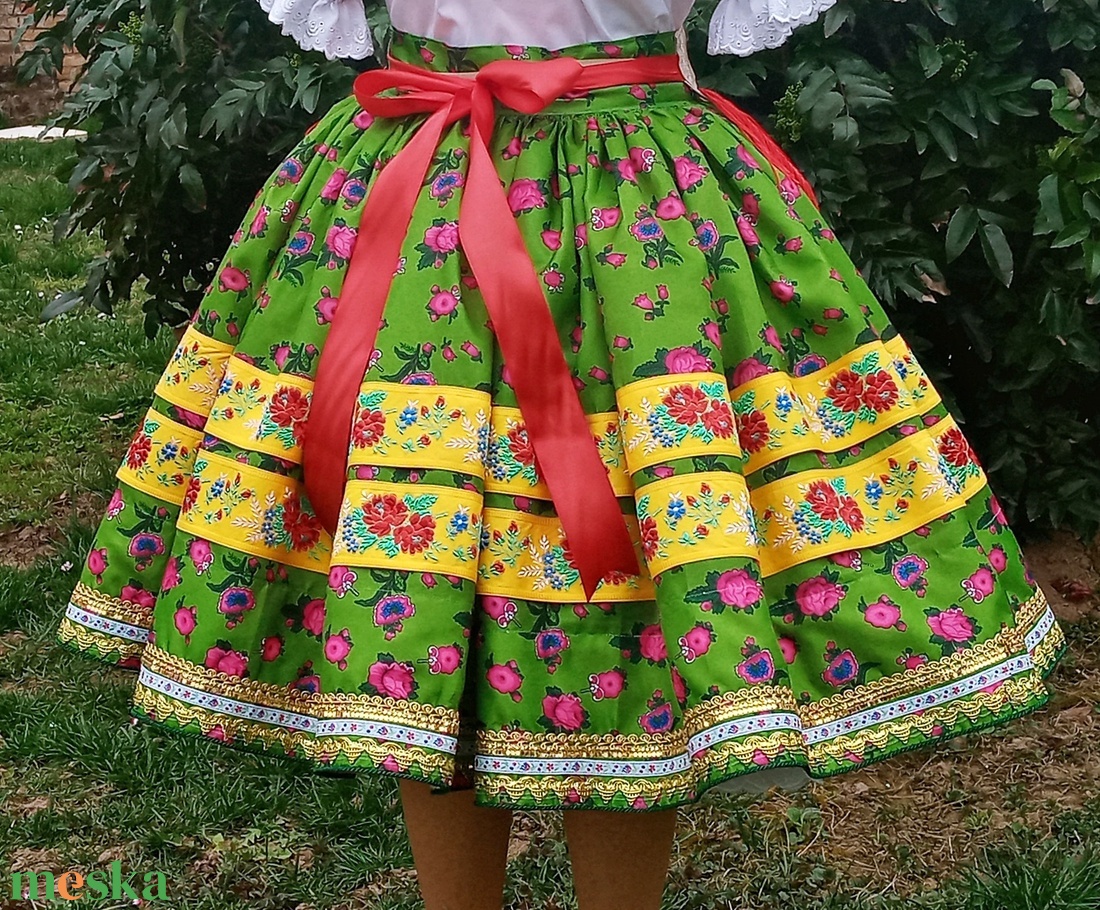 Sárközi láyka szoknya köténnyel - ruha & divat - gyerekruha - szoknya - Meska.hu