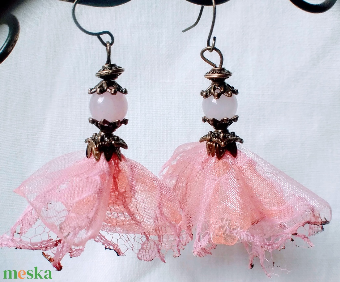 Szellő szárnyán (organza fülbevaló) - ékszer - fülbevaló - lógó fülbevaló - Meska.hu Szellő szárnyán (organza fülbevaló) - ékszer - fülbevaló - lógó fülbevaló - Meska.hu