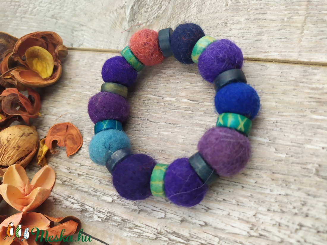 Levendulás Naplemente (nemez karkötő) - ékszer - karkötő - bogyós karkötő - Meska.hu