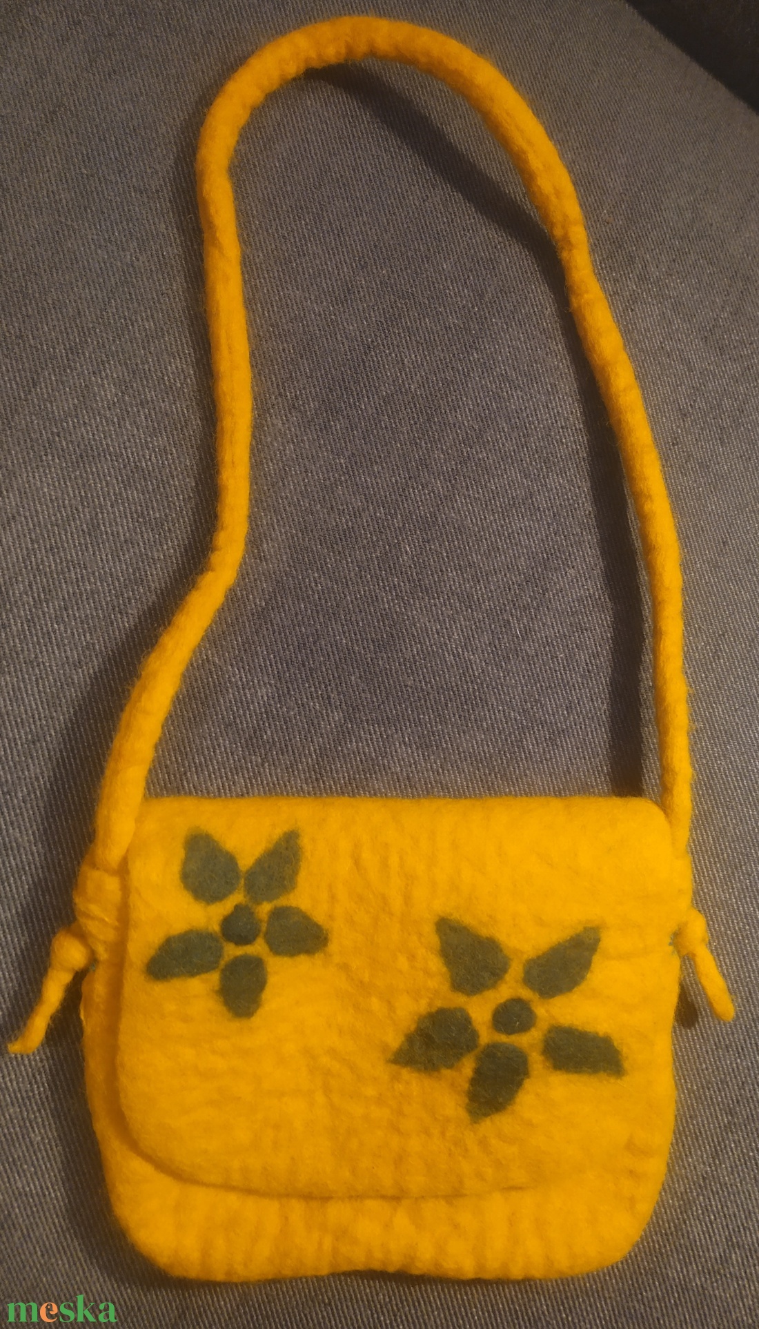 Sárga nemez válltáska  - táska & tok - kézitáska & válltáska - tarisznya - Meska.hu