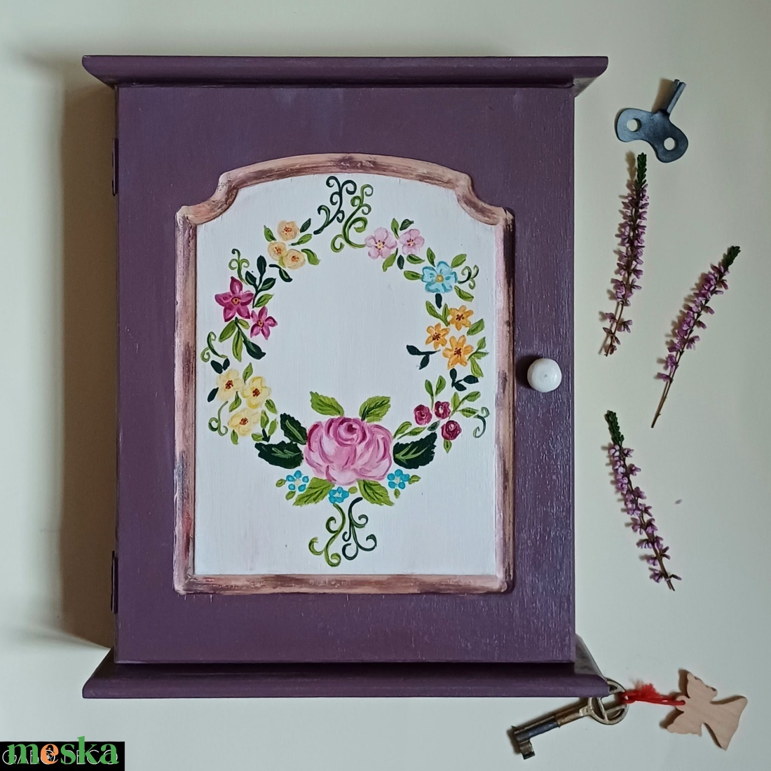  Festett színes, virágos, romantikus fa kulcstartó szekrény  - otthon & életmód - dekoráció - fali és függő dekoráció - fali kulcstartó - Meska.hu