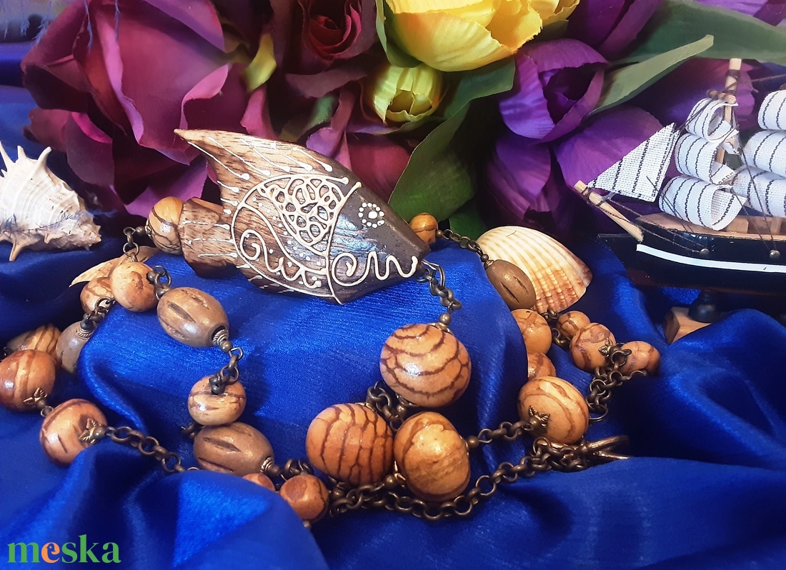 Medálos nyaklánc fa gyöngyökkel - ékszer - nyaklánc - medálos nyaklánc - Meska.hu