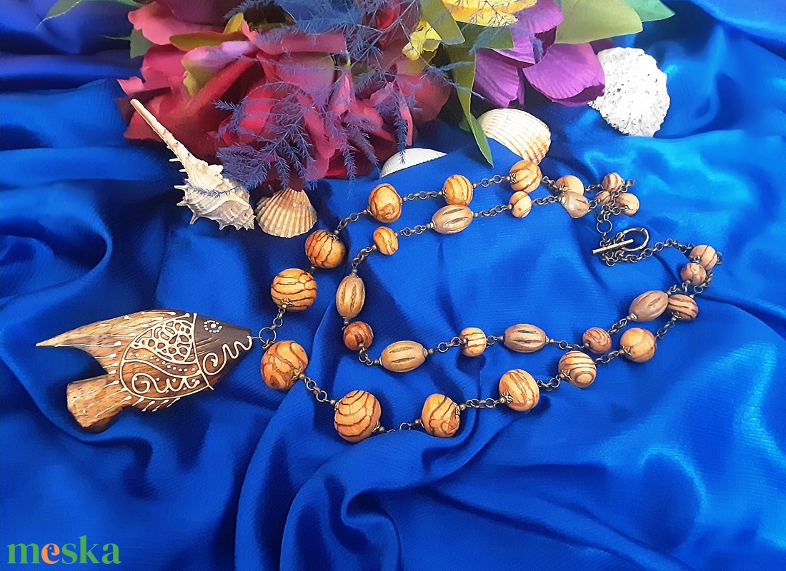 Medálos nyaklánc fa gyöngyökkel - ékszer - nyaklánc - medálos nyaklánc - Meska.hu