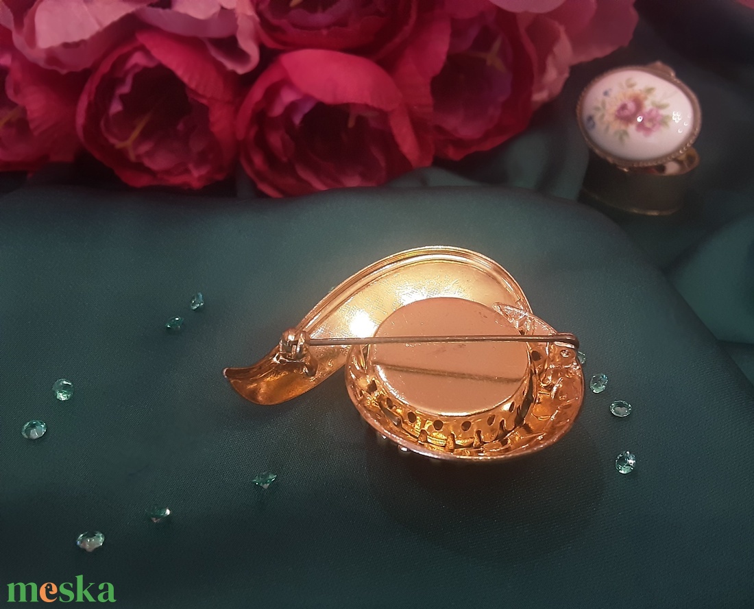 AKCIÓS Vintage bross kitűző elegáns - ékszer - kitűző és bross - kitűző - Meska.hu AKCIÓS Vintage bross kitűző elegáns - ékszer - kitűző és bross - kitűző - Meska.hu