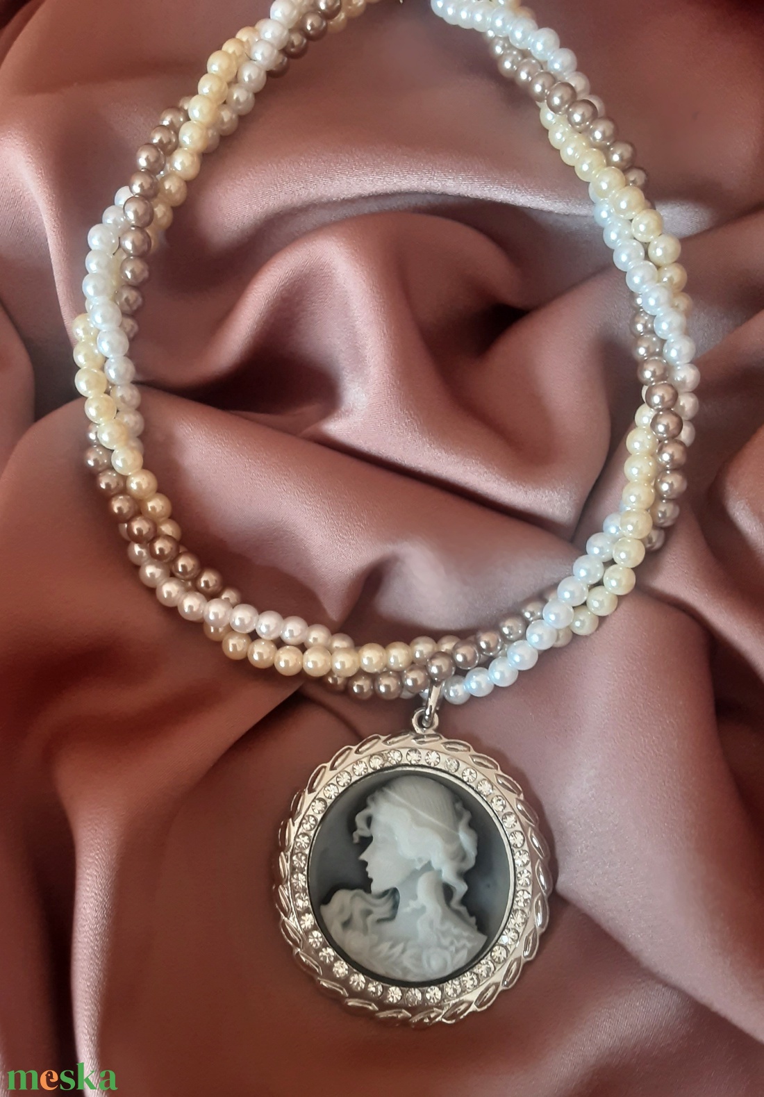 Hölgy keretben... különleges nyakék - ékszer - nyaklánc - cameo nyaklánc - Meska.hu Hölgy keretben... különleges nyakék - ékszer - nyaklánc - cameo nyaklánc - Meska.hu