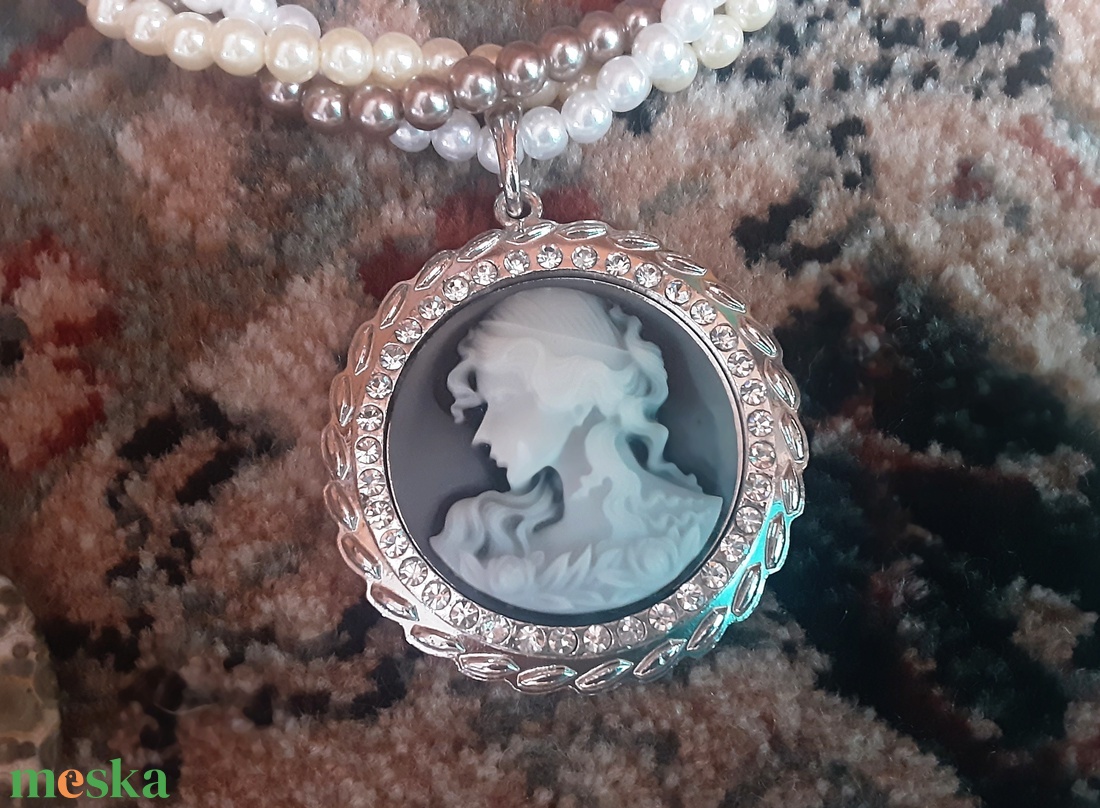 Hölgy keretben... különleges nyakék - ékszer - nyaklánc - cameo nyaklánc - Meska.hu Hölgy keretben... különleges nyakék - ékszer - nyaklánc - cameo nyaklánc - Meska.hu