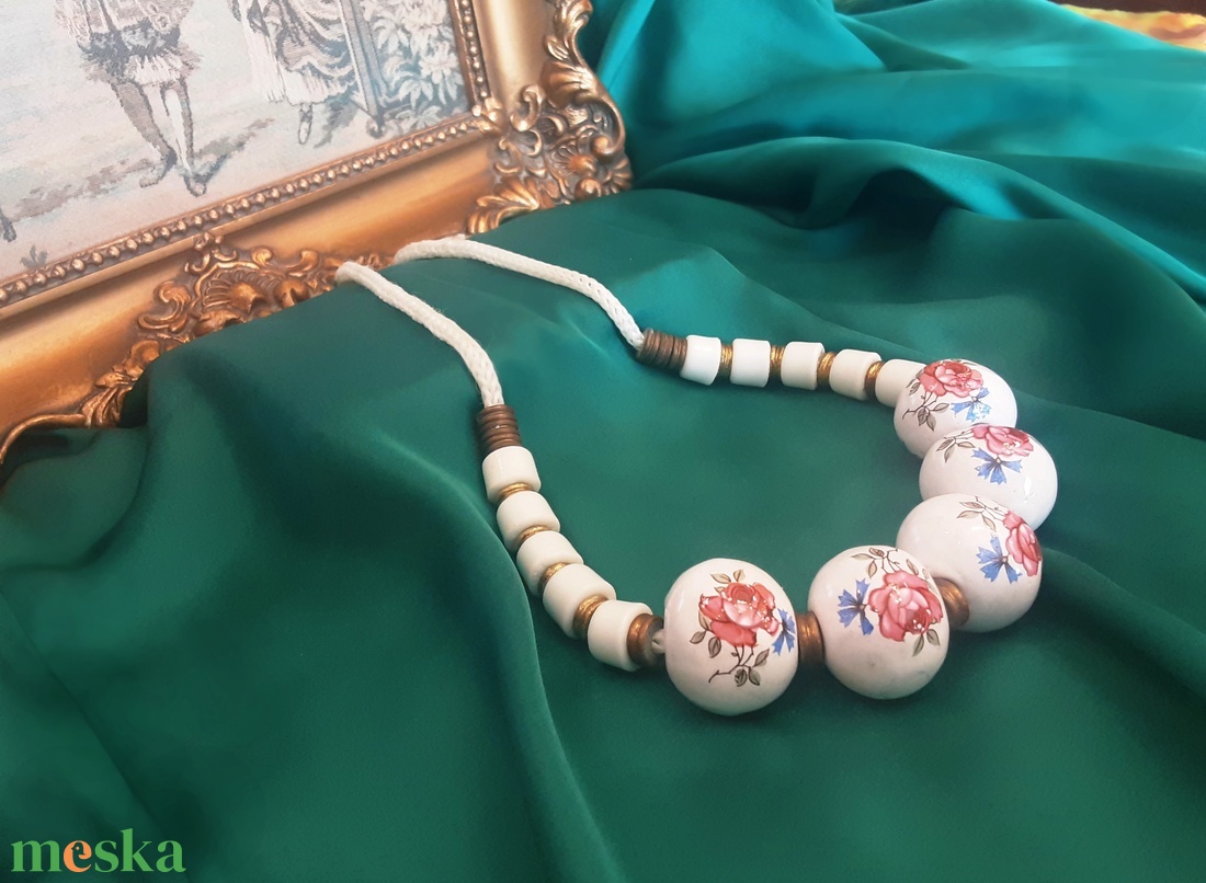 'Nagyi kedvence' rózsás kerámia vintage nyaklánc - ékszer - nyaklánc - bogyós nyaklánc - Meska.hu 'Nagyi kedvence' rózsás kerámia vintage nyaklánc - ékszer - nyaklánc - bogyós nyaklánc - Meska.hu